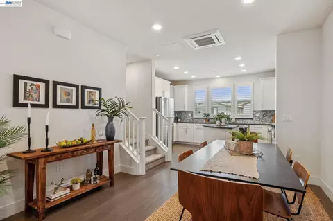 Dining - 1815 Balsa St, Alameda, CA 94501 photo 2 of 4