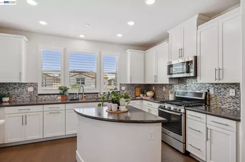 Kitchen - 1815 Balsa St, Alameda, CA 94501 photo 2 of 5