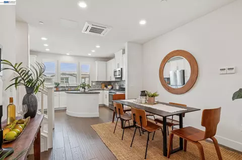 Dining - 1815 Balsa St, Alameda, CA 94501 photo 1 of 4