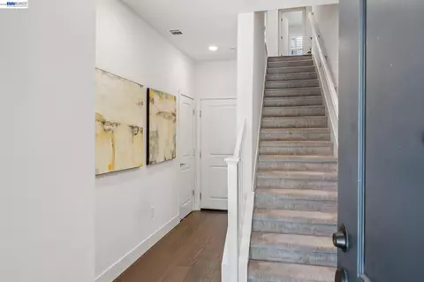 Entry Way - 1815 Balsa St, Alameda, CA 94501 photo 1 of 2