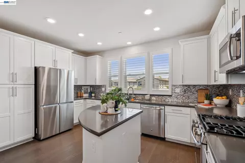 Kitchen - 1815 Balsa St, Alameda, CA 94501 photo 1 of 5