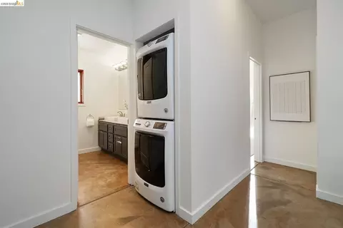 Entry Way - 1908 Tenth St, Berkeley, CA 94710 photo 2 of 2