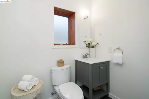 Bath - 1908 Tenth St, Berkeley, CA 94710 photo 2 of 5
