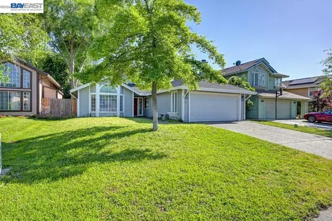 10 Fig Leaf Ct, Sacramento, CA 95838