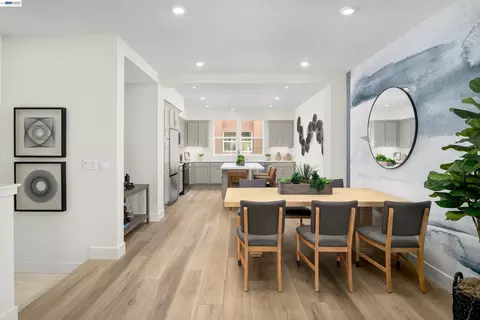 2011 Clement Ave, Alameda, CA 94501