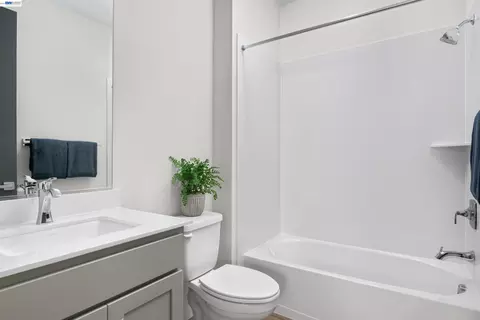 Bath - 2011 Clement Ave, Alameda, CA 94501 photo 1 of 3