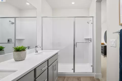 Bath - 2011 Clement Ave, Alameda, CA 94501 photo 3 of 3