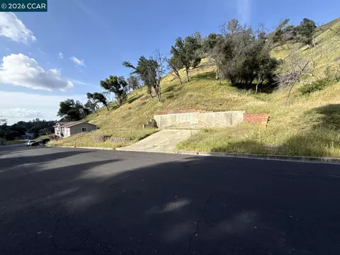 1090 Arroyo Grande Dr, Napa, CA 94558