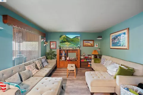 Living - 1712 Utah St, Fairfield, CA 94533 photo 2 of 2
