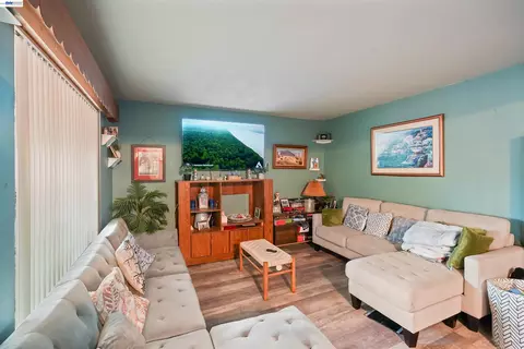 Living - 1712 Utah St, Fairfield, CA 94533 photo 1 of 2