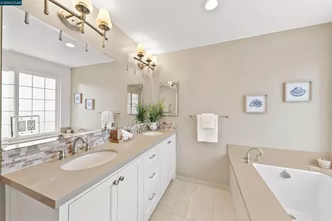 Bath - 4844 Merganser Ct, Pleasanton, CA 94566 photo 2 of 4