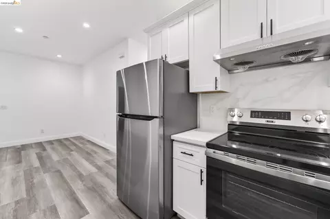 Kitchen - 2149 167th Ave, San Leandro, CA 94578 photo 2 of 3