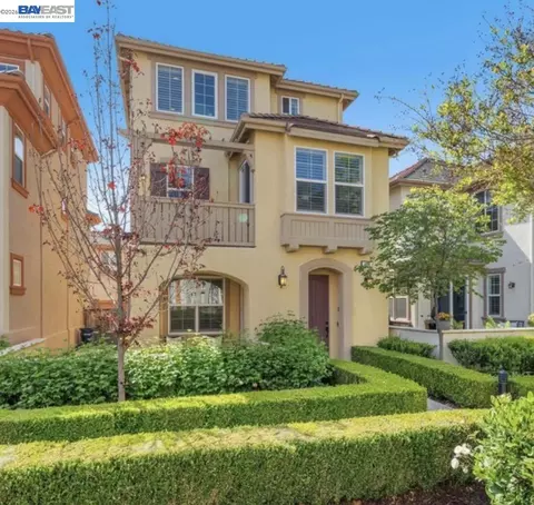 484 Selby Ln, Livermore, CA 94551