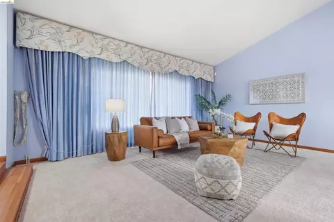 Living - 587 Birkdale Dr, Vallejo, CA 94591 photo 2 of 4