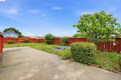 Exterior - 587 Birkdale Dr, Vallejo, CA 94591 photo 6 of 6