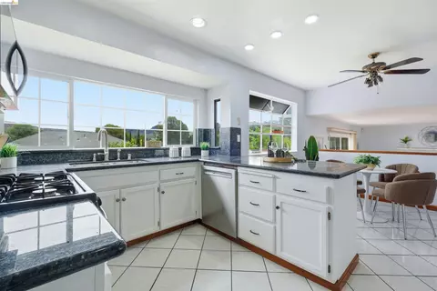 Kitchen - 587 Birkdale Dr, Vallejo, CA 94591 photo 1 of 3