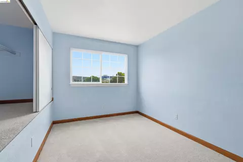 Bedroom - 587 Birkdale Dr, Vallejo, CA 94591 photo 1 of 7