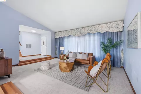 Living - 587 Birkdale Dr, Vallejo, CA 94591 photo 3 of 4