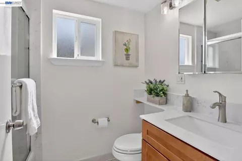 Bath - 1328 E 25th St, Oakland, CA 94606 photo 2 of 5