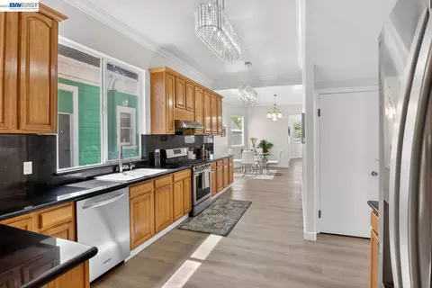 Entry Way - 1328 E 25th St, Oakland, CA 94606 photo 2 of 2