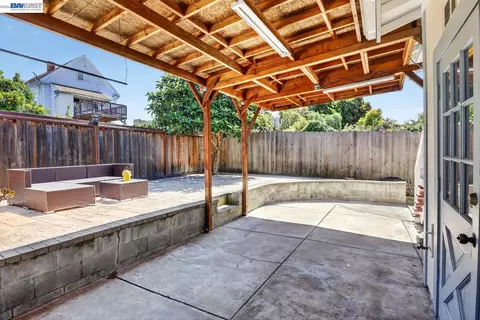 Exterior - 1328 E 25th St, Oakland, CA 94606 photo 7 of 7
