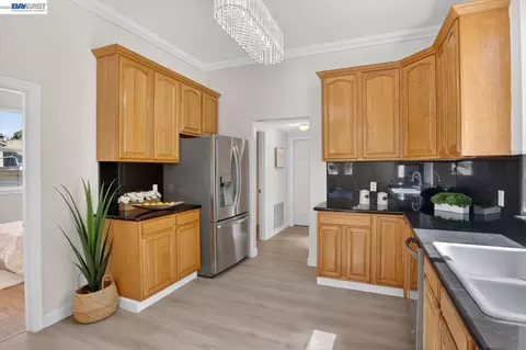 Kitchen - 1328 E 25th St, Oakland, CA 94606 photo 2 of 2