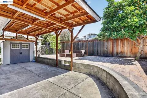 Exterior - 1328 E 25th St, Oakland, CA 94606 photo 4 of 7