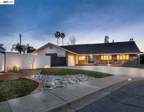 918 Saint Catherine Way, Claremont, CA 91711