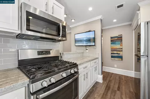 Kitchen - 8035 Mountain View Dr #C, Pleasanton, CA 94588 photo 4 of 8