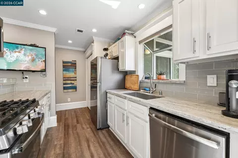 Kitchen - 8035 Mountain View Dr #C, Pleasanton, CA 94588 photo 1 of 8