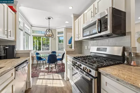 Kitchen - 8035 Mountain View Dr #C, Pleasanton, CA 94588 photo 6 of 8