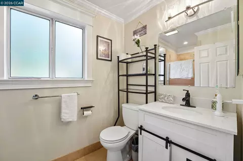 Bath - 8035 Mountain View Dr #C, Pleasanton, CA 94588 photo 2 of 2