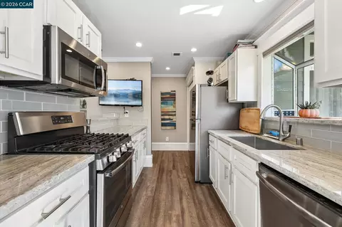Kitchen - 8035 Mountain View Dr #C, Pleasanton, CA 94588 photo 5 of 8