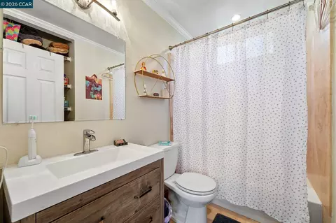Bath - 8035 Mountain View Dr #C, Pleasanton, CA 94588 photo 1 of 2