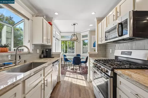 Kitchen - 8035 Mountain View Dr #C, Pleasanton, CA 94588 photo 8 of 8
