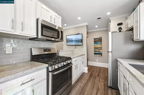 Kitchen - 8035 Mountain View Dr #C, Pleasanton, CA 94588 photo 3 of 8