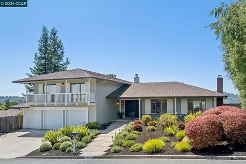 101 Warfield Dr, Moraga, CA 94556