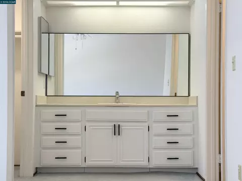 Bath - 4864 Shadowfalls Dr, Martinez, CA 94553 photo 3 of 5