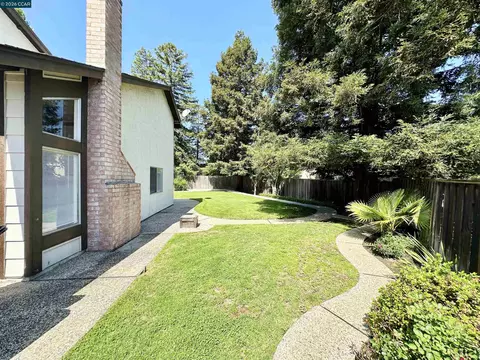 Exterior - 4864 Shadowfalls Dr, Martinez, CA 94553 photo 4 of 8