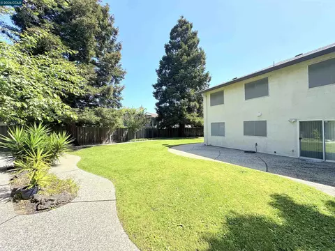 Exterior - 4864 Shadowfalls Dr, Martinez, CA 94553 photo 6 of 8