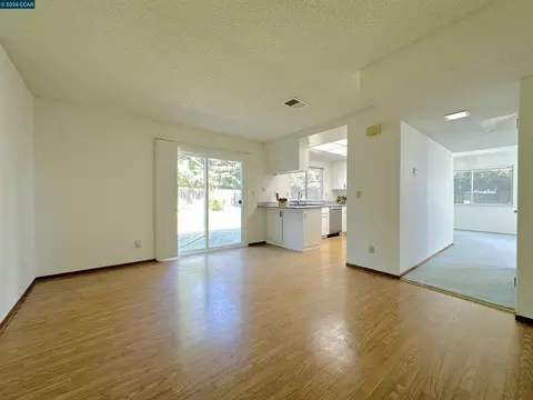 Living - 4864 Shadowfalls Dr, Martinez, CA 94553 photo 5 of 6