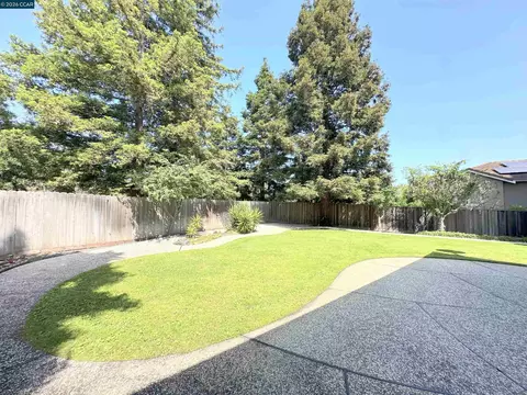 Exterior - 4864 Shadowfalls Dr, Martinez, CA 94553 photo 5 of 8