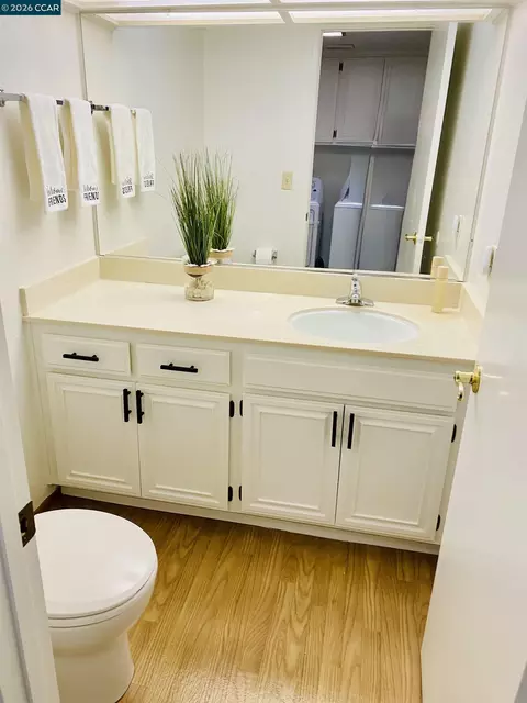 Bath - 4864 Shadowfalls Dr, Martinez, CA 94553 photo 1 of 5