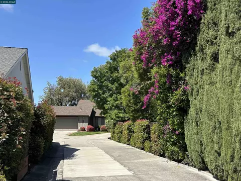 Exterior - 4864 Shadowfalls Dr, Martinez, CA 94553 photo 2 of 8