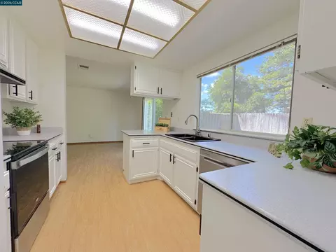 Kitchen - 4864 Shadowfalls Dr, Martinez, CA 94553 photo 1 of 4