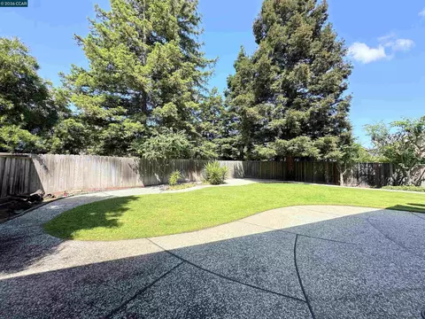 Exterior - 4864 Shadowfalls Dr, Martinez, CA 94553 photo 7 of 8
