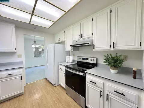 Kitchen - 4864 Shadowfalls Dr, Martinez, CA 94553 photo 4 of 4