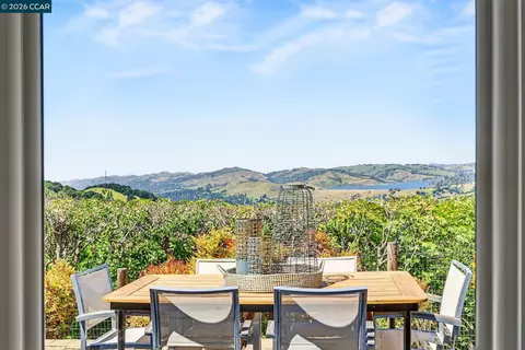 3 Camino Del Cielo, Orinda, CA 94563