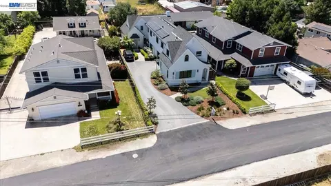 3550 Vine St, Pleasanton, CA 94566