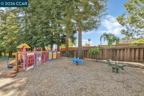 Exterior - 2143 Range Pl, Martinez, CA 94553 photo 8 of 9